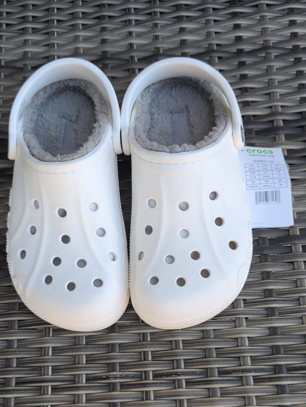 CROCS Classic Fuzzy Lined Clog - White, Men's 5 / Women's 7